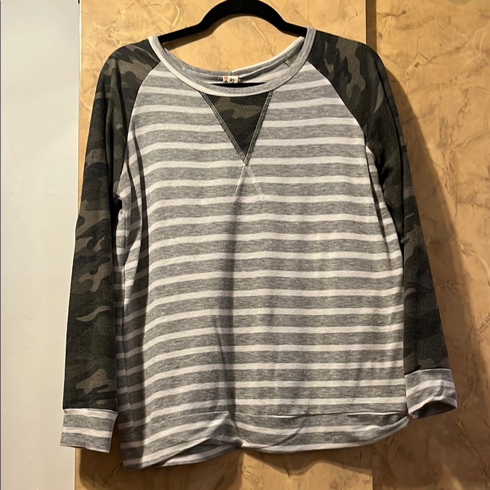 CAMOUFLAGE RAGLAN TOP